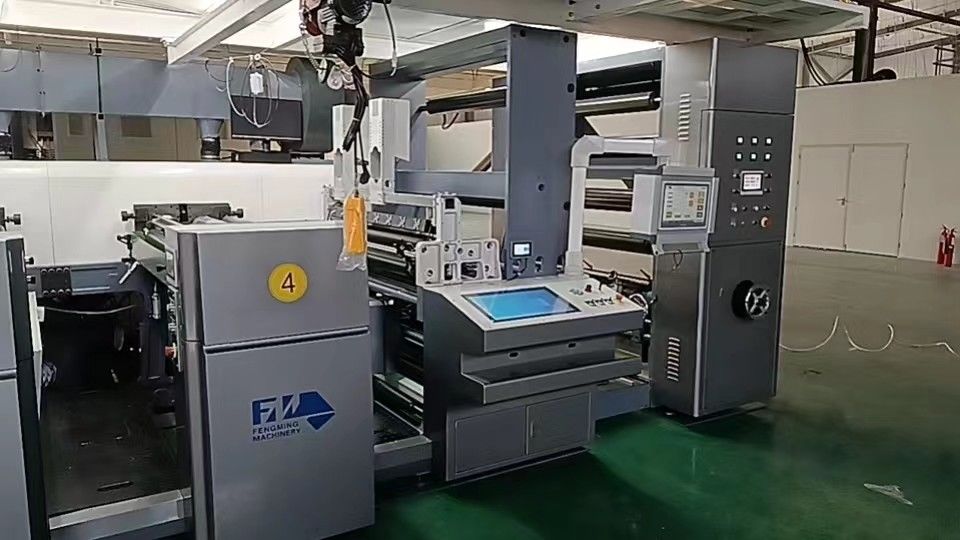 ความเร็วสูงสุด 150m / min หน่วยพิมพ์ Flexo สําหรับผ่าใหญ่ กว้าง 1524 มม