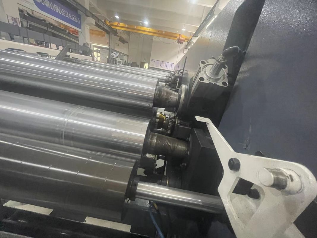 เครื่องพิมพ์แบบ Flexo แบบ Sleeve พร้อมระบบการขับเคลื่อน servo สําหรับการพิมพ์ความเร็วสูง