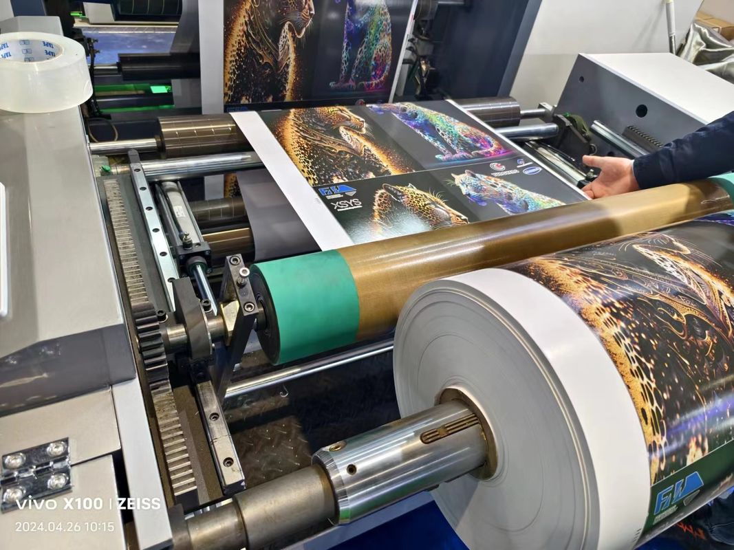 เครื่องพิมพ์ Flexo ความเร็วสูงแบบ sleeve แบบที่มีระบบ servo drive และเครื่องแห้ง IR