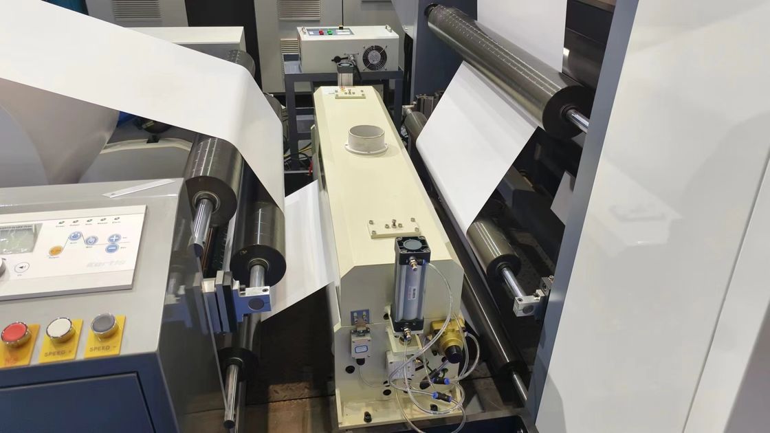 เครื่องพิมพ์ Flexo ความเร็วสูงแบบ sleeve แบบที่มีระบบ servo drive และเครื่องแห้ง IR