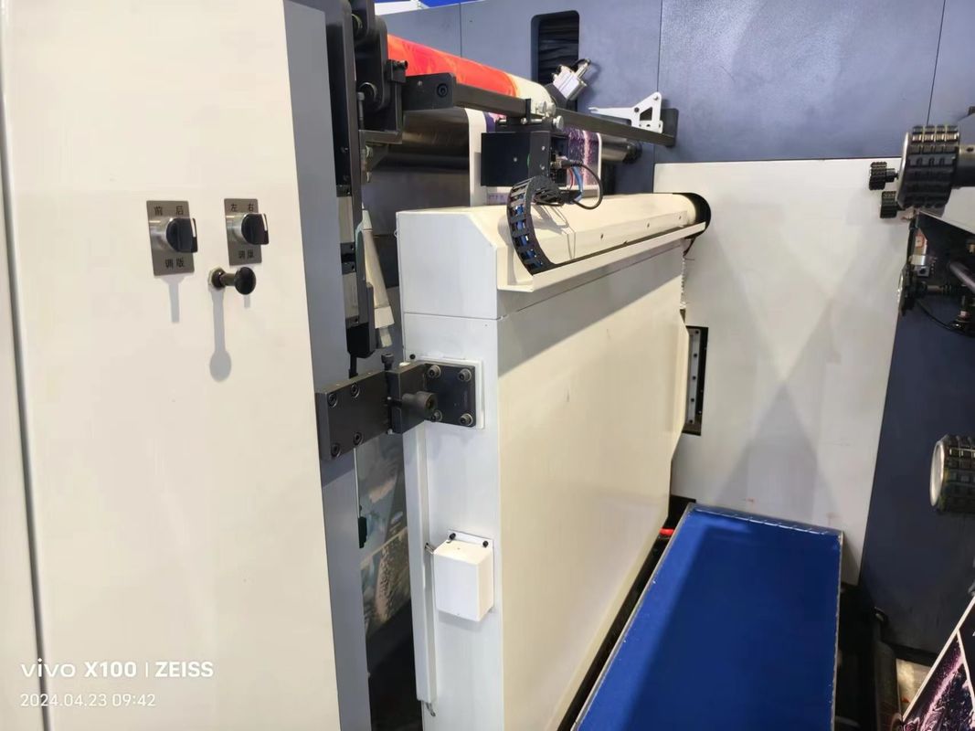 เครื่องพิมพ์แบบ Flexo แบบ sleeve ด้วยระบบอัตโนมัติในการบรรทุกและการบรรทุก
