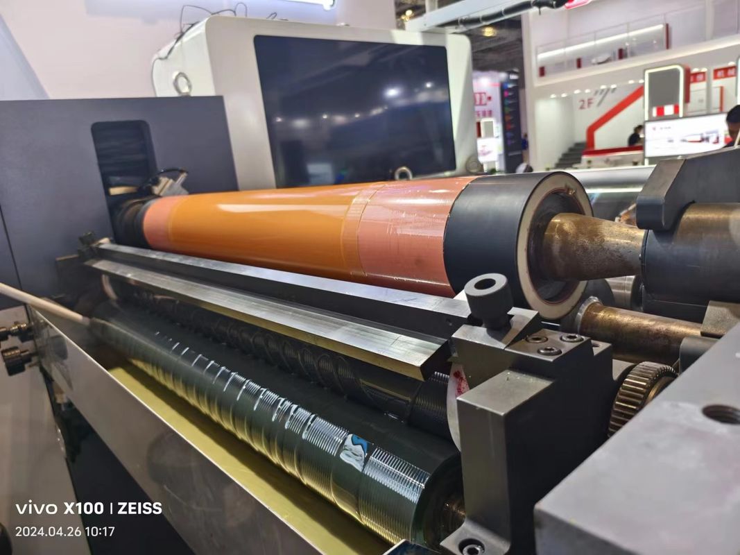 เครื่องพิมพ์แบบ Flexo แบบ sleeve ด้วยระบบอัตโนมัติในการบรรทุกและการบรรทุก