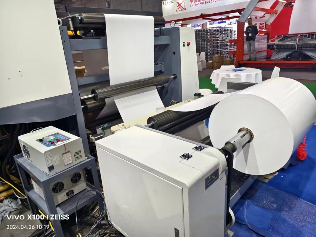 รอลเลอร์หมึกแยกจากรอลเลอร์พิมพ์บนเครื่องพิมพ์แบบ Flexo