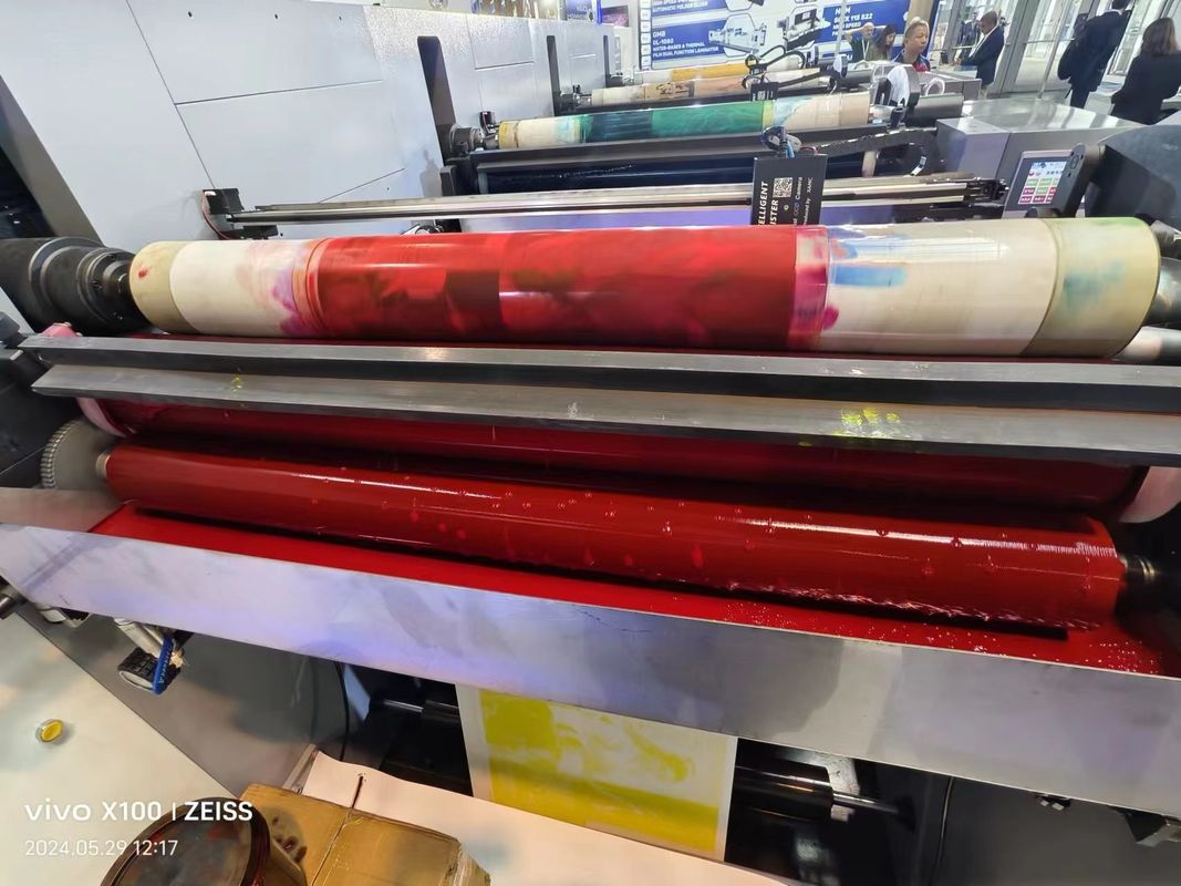 เครื่องพิมพ์แบบ Flexo แบบ sleeve ด้วยส่วนใส่และออกเพื่อการทํางานที่เรียบร้อย