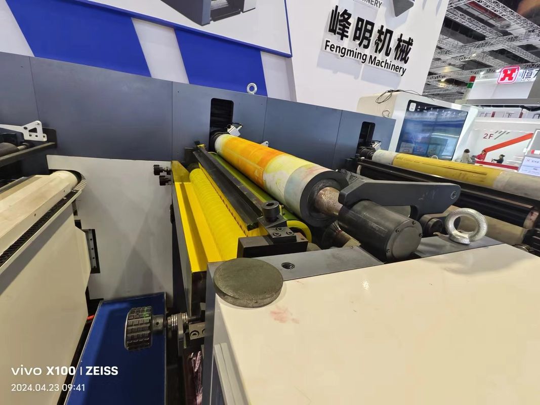 เครื่องพิมพ์แบบ Flexo แบบ sleeve ด้วยส่วนใส่และออกเพื่อการทํางานที่เรียบร้อย