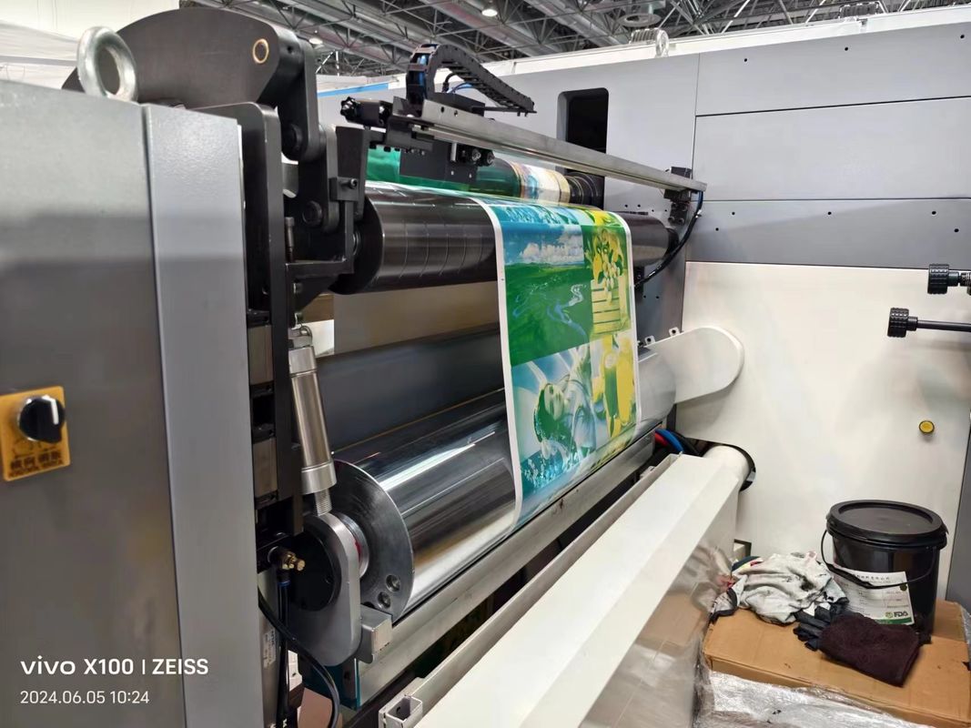 เครื่องพิมพ์แบบ Flexo แบบ sleeve ด้วยส่วนใส่และออกเพื่อการทํางานที่เรียบร้อย