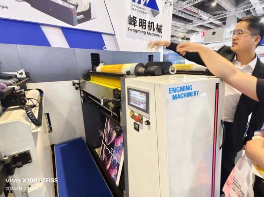 เครื่องพิมพ์แบบ Flexo แบบ Single Pass Sleeve ด้วยเครื่องแห้ง IR และ Rewinding เพื่อความสะดวกสบาย