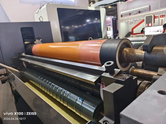 เครื่องพิมพ์แบบ Flexo แบบ sleeve ด้วยระบบอัตโนมัติในการบรรทุกและการบรรทุก